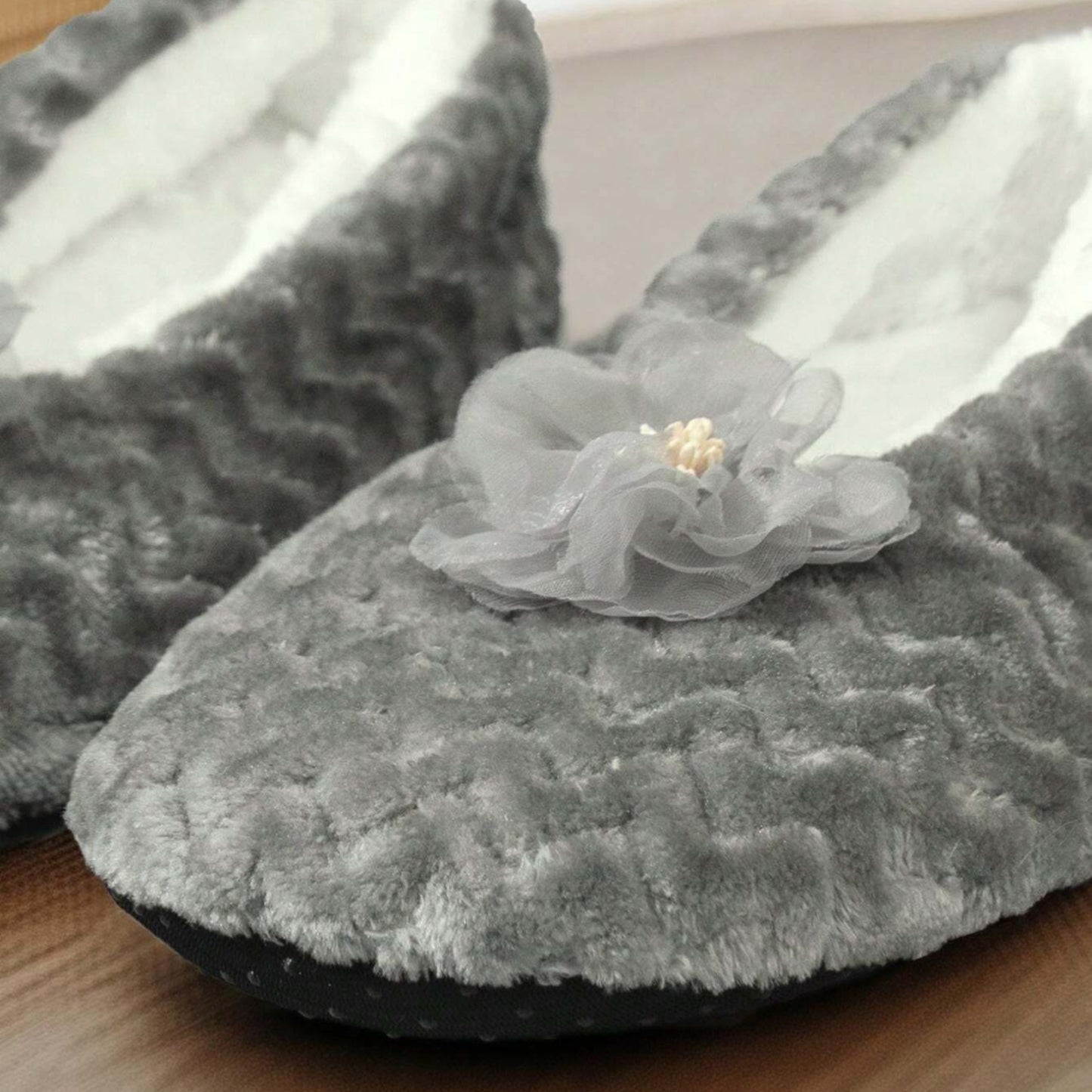 Women’s Plush Indoor Slippers – Soft, Cozy & Warm with Non-Slip Sole, Cute Designs, Machine Washable, Perfect Winter Gift for Couples