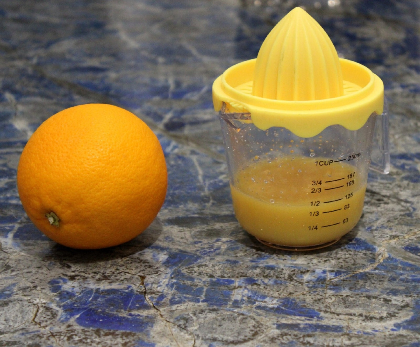 Lemon Squeezer Strain Measured Amounts Orange and Lime Juicer and Reamer