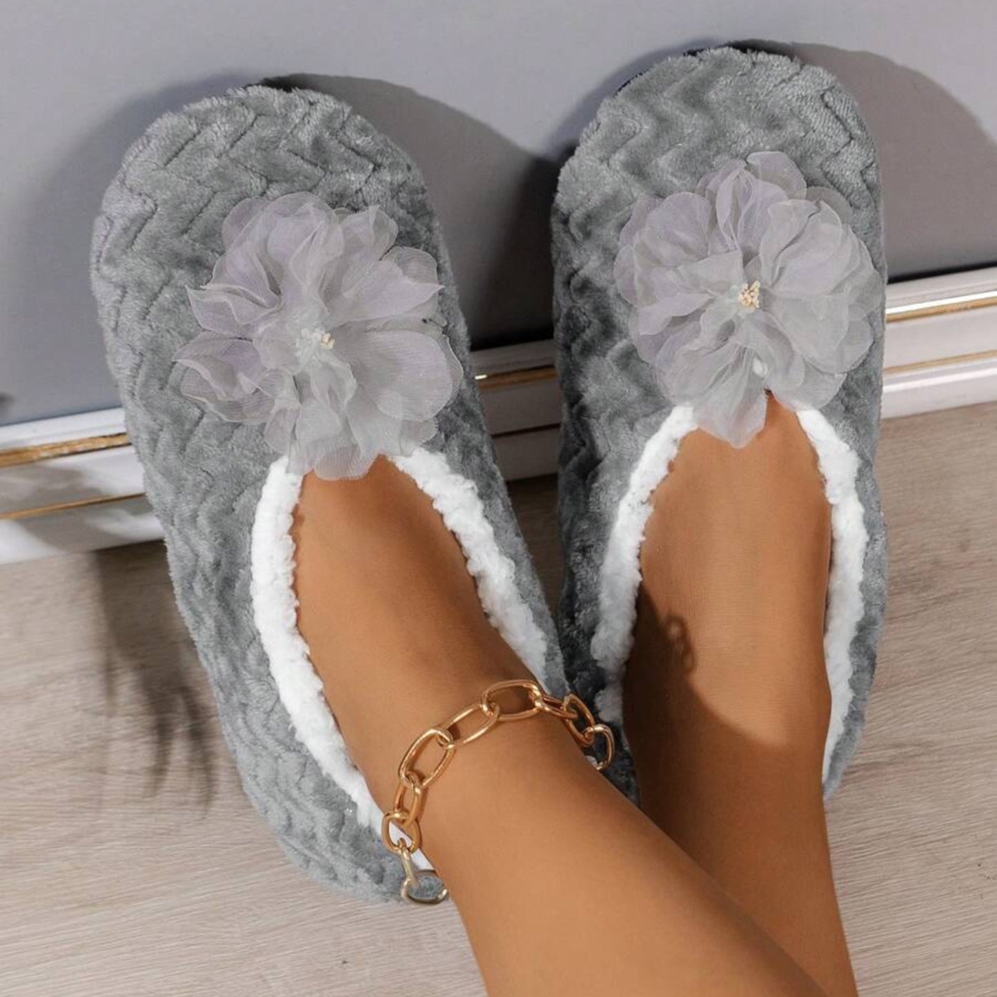 Women’s Plush Indoor Slippers – Soft, Cozy & Warm with Non-Slip Sole, Cute Designs, Machine Washable, Perfect Winter Gift for Couples