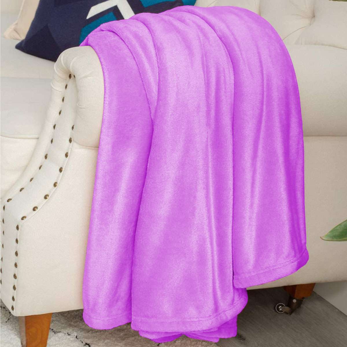 Trending Super Soft Plush Fleece Throw Blanket Lightweight & Fluffy Warm Blanket for Couch, Sofa & Bed Cozy All-Season Comfort Easy Care 70cm x 100cm