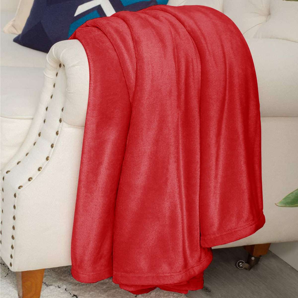 Trending Super Soft Plush Fleece Throw Blanket Lightweight & Fluffy Warm Blanket for Couch, Sofa & Bed Cozy All-Season Comfort Easy Care 70cm x 100cm